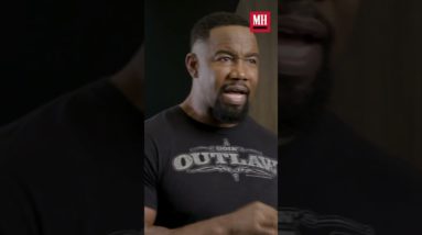 Okay, this barbell curl of Michael Jai White looks fun #menshealth